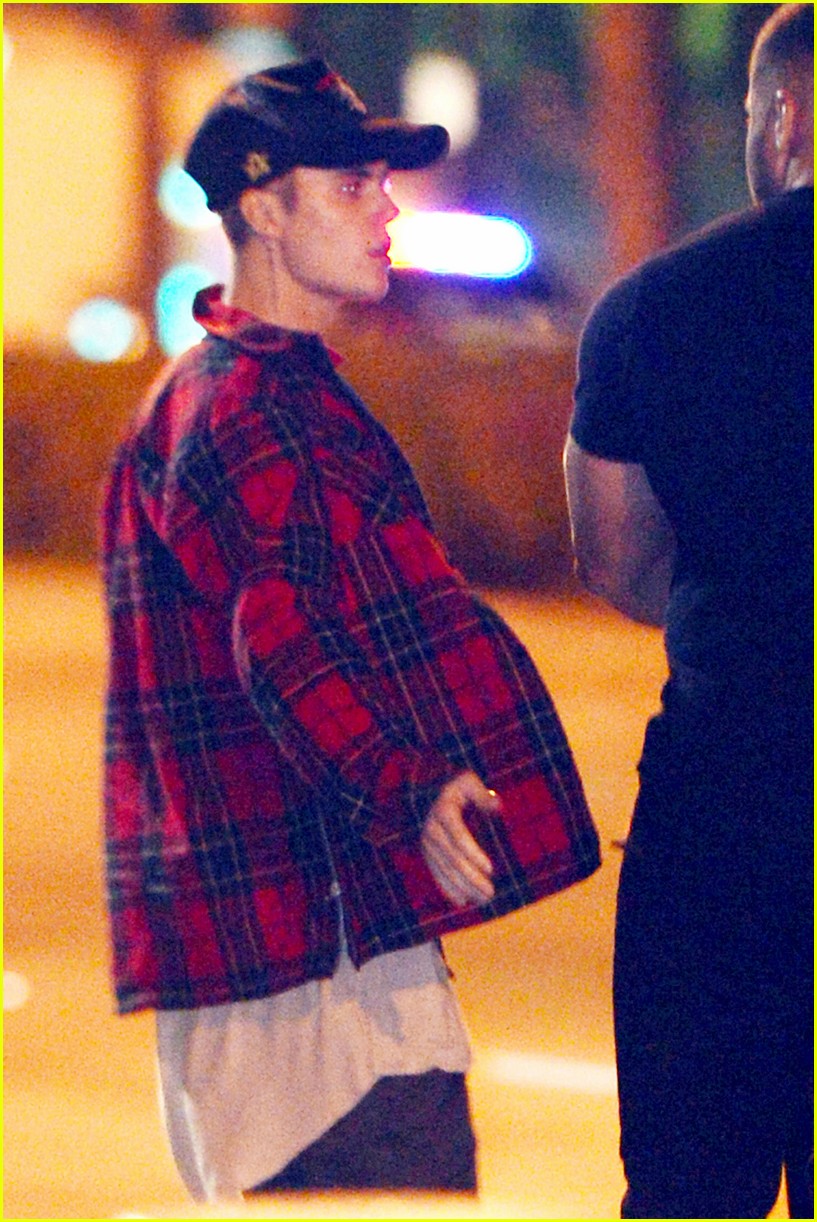 Justin Bieber Kicks Off His Weekend With Shopping & A Secret Show