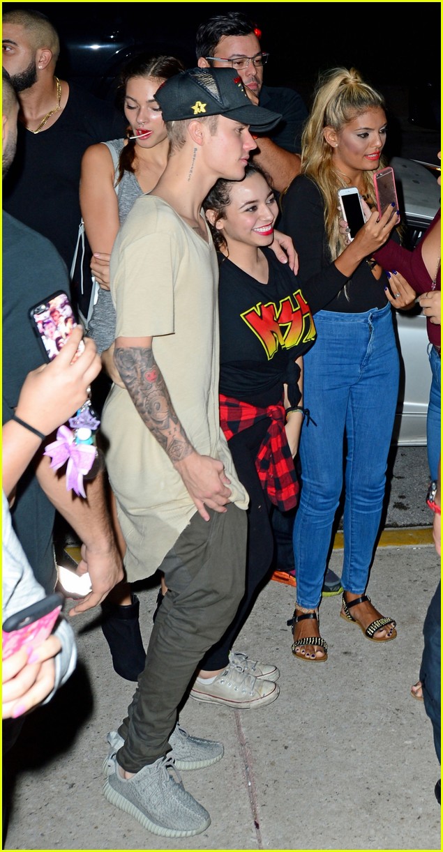 Justin Bieber Kicks Off His Weekend With Shopping & A Secret Show