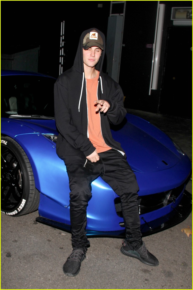 Justin Bieber Kicks Off His Weekend With Shopping & A Secret Show