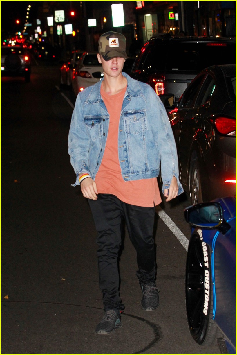 Justin Bieber Kicks Off His Weekend With Shopping & A Secret Show