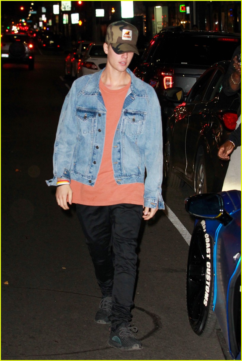 Justin Bieber Kicks Off His Weekend With Shopping & A Secret Show