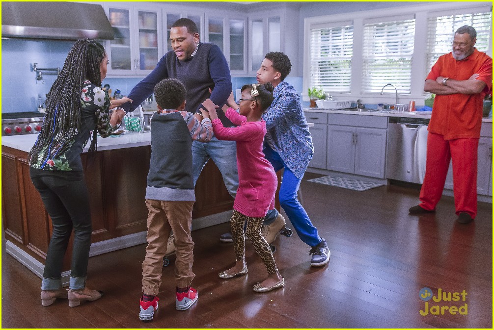 Christmas Is All About The 'Stuff' on 'black-ish Tonight - See The Pics!
