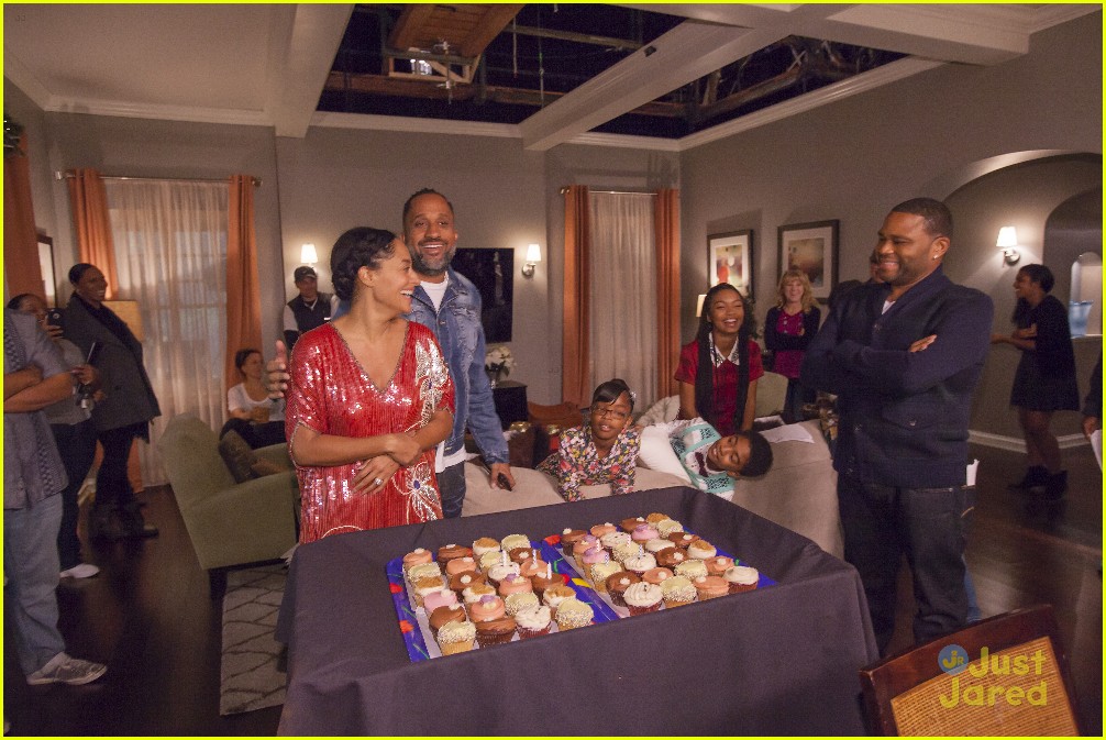 Christmas Is All About The 'Stuff' on 'black-ish Tonight - See The Pics!