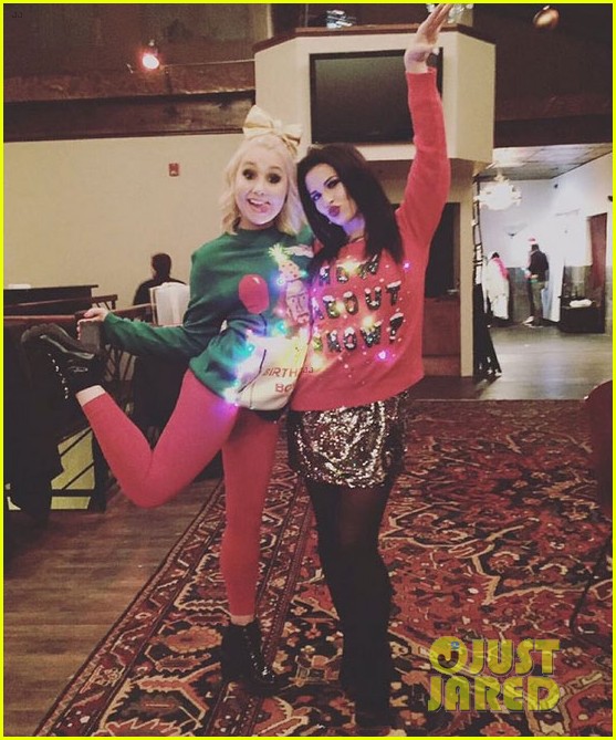 RaeLynn Celebrates Her Engagement With Blake Shelton & Gwen Stefani!