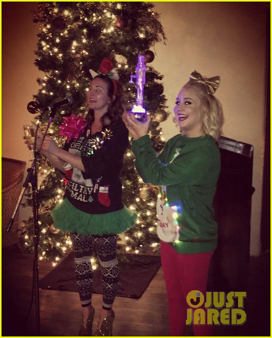 RaeLynn Celebrates Her Engagement With Blake Shelton & Gwen Stefani!