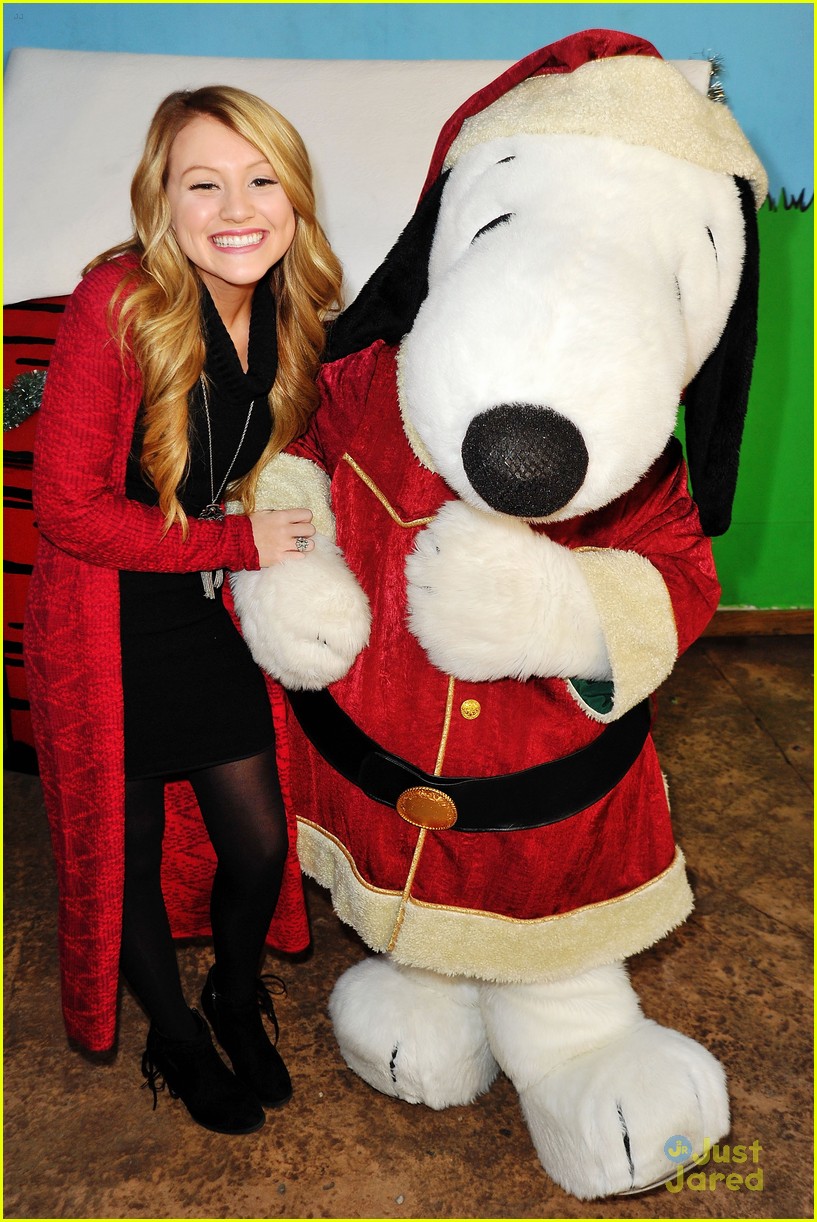 Brooke Sorensen & Ryan Newman Make It A Merry Date Night Out With Boyfriends at Knott's Berry Farm Tree Lighting