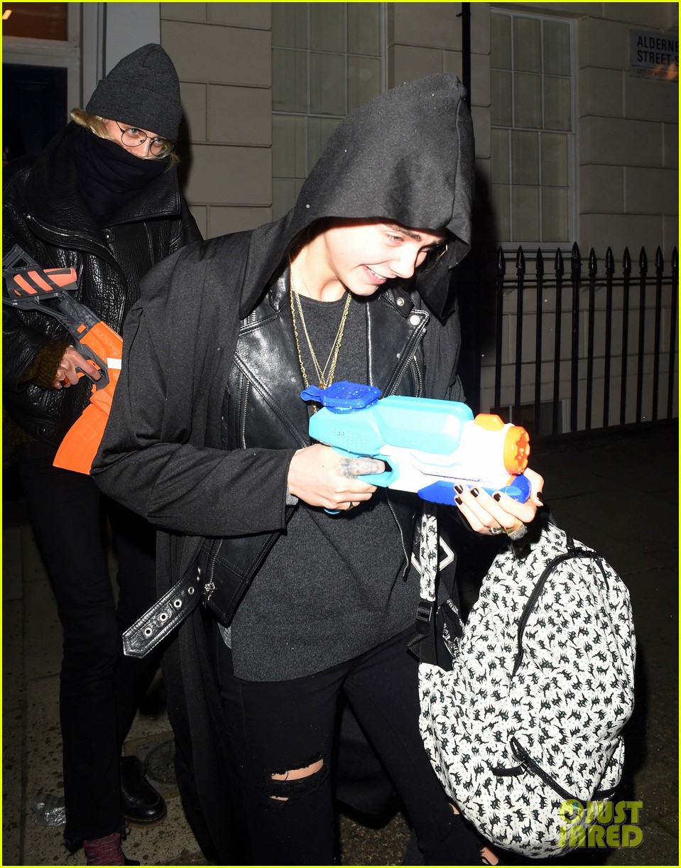 Cara Delevingne Gets Payback on Paparazzi with Water Guns!