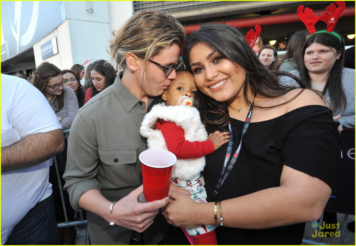 Conrad Sewell Gets Up Close & Personal With Fans at Tampa Jingle Ball 2015