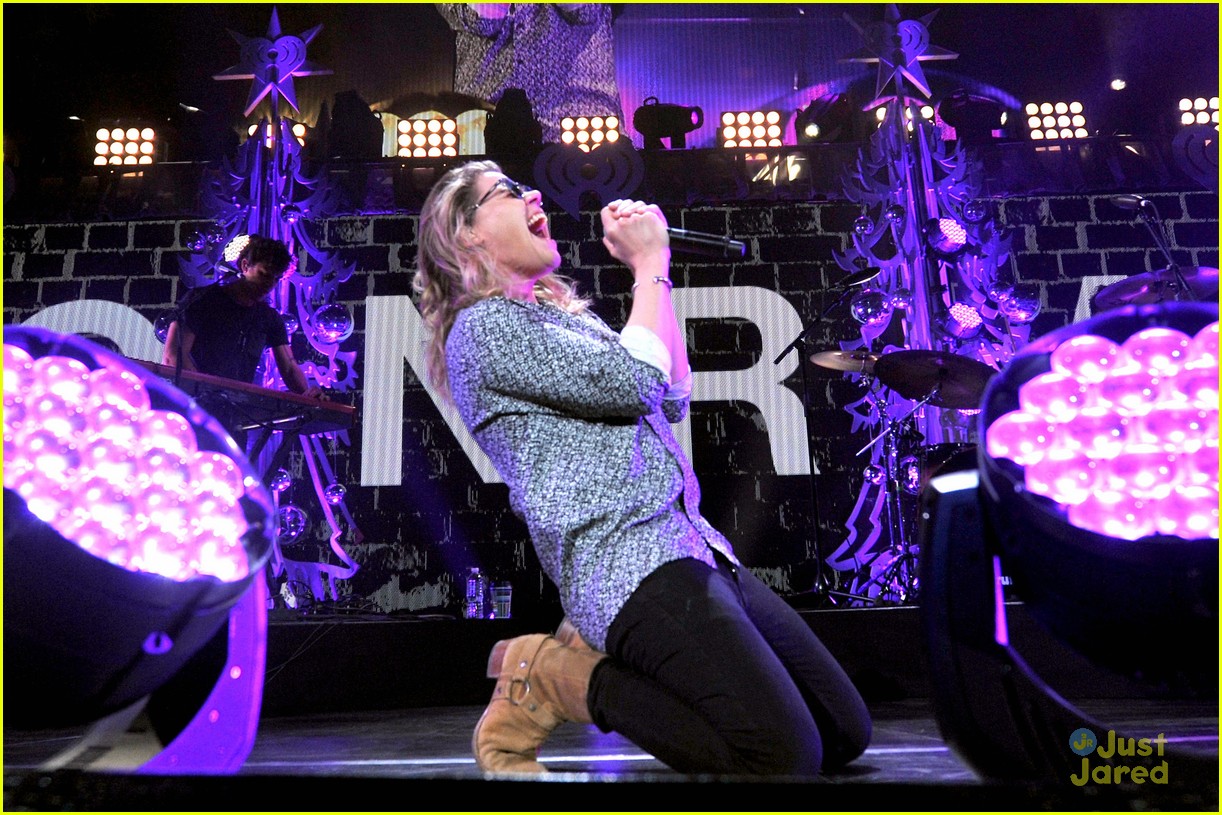 Conrad Sewell Gets Up Close & Personal With Fans at Tampa Jingle Ball 2015