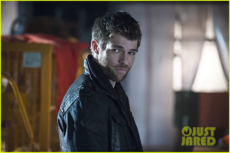 Barry Tries to Save Christmas for Central City on Tonight's 'The Flash'