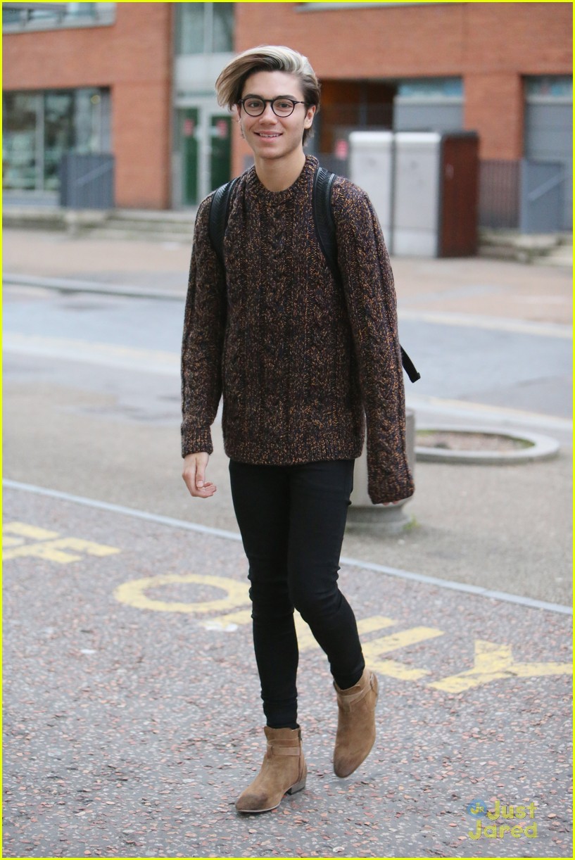 George Shelley Gives Ferne McCann A Christmas Kiss Under the Mistletoe on 'Loose Women'
