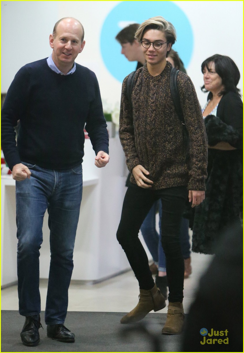 George Shelley Gives Ferne McCann A Christmas Kiss Under the Mistletoe on 'Loose Women'