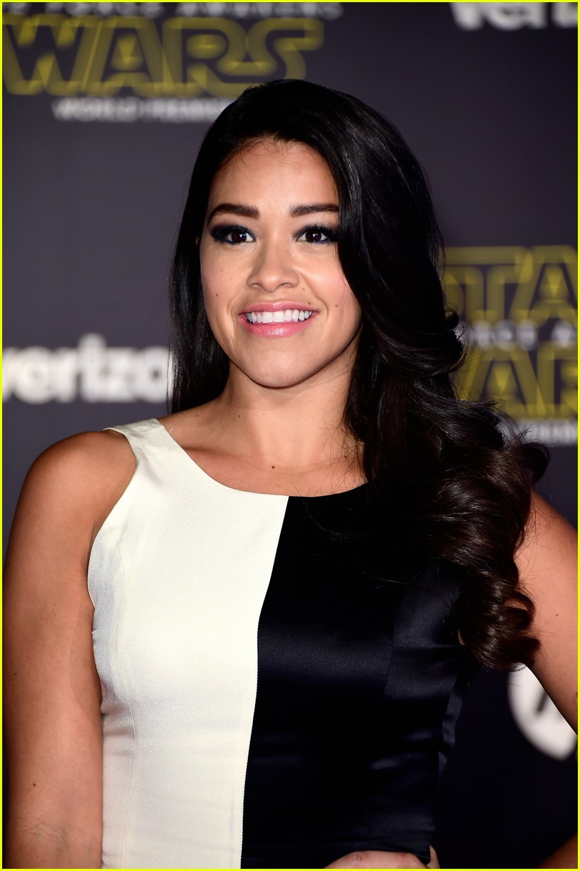 Becky G & Zendaya Geek Out at the 'Star Wars' Premiere