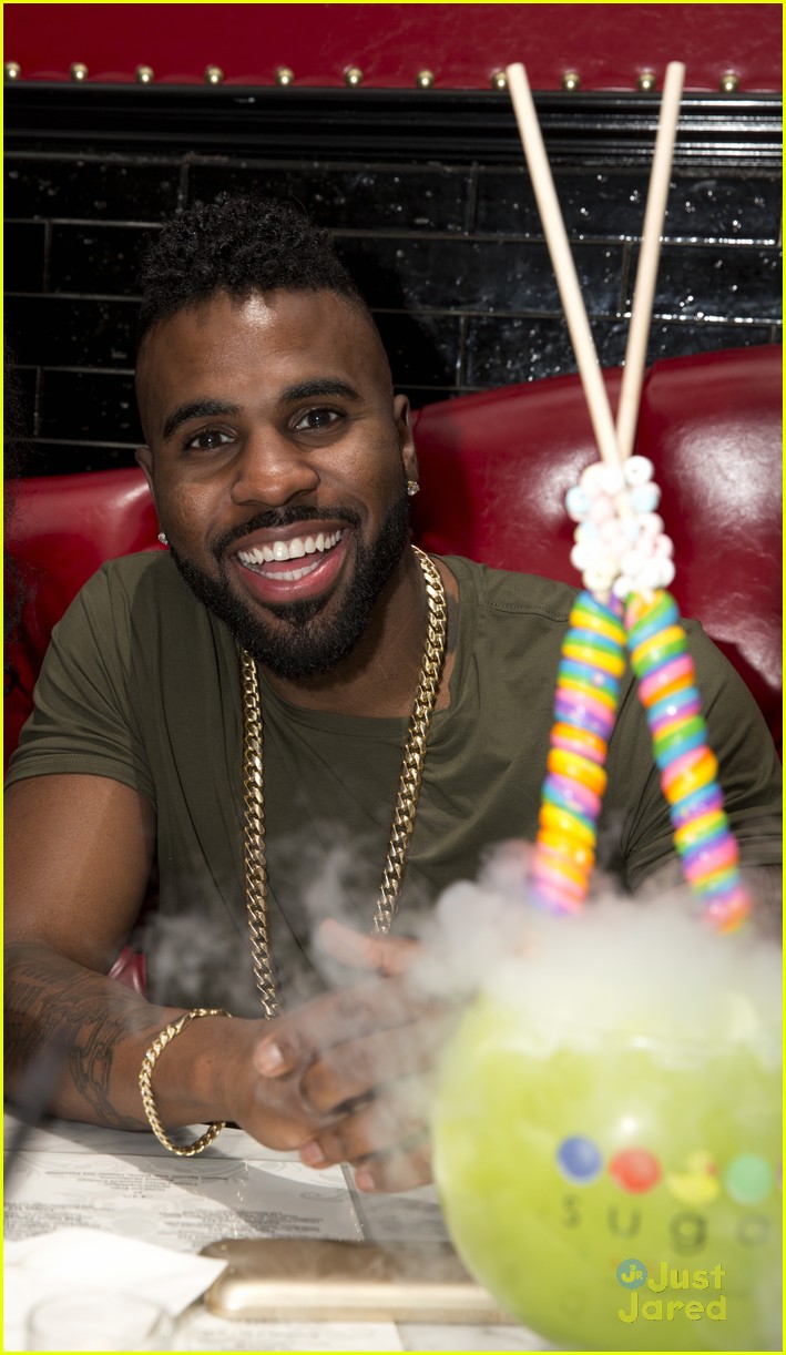 Hailee Steinfeld & Jason Derulo Get A Sugar Rush After B96 Chicago's Jingle Bash