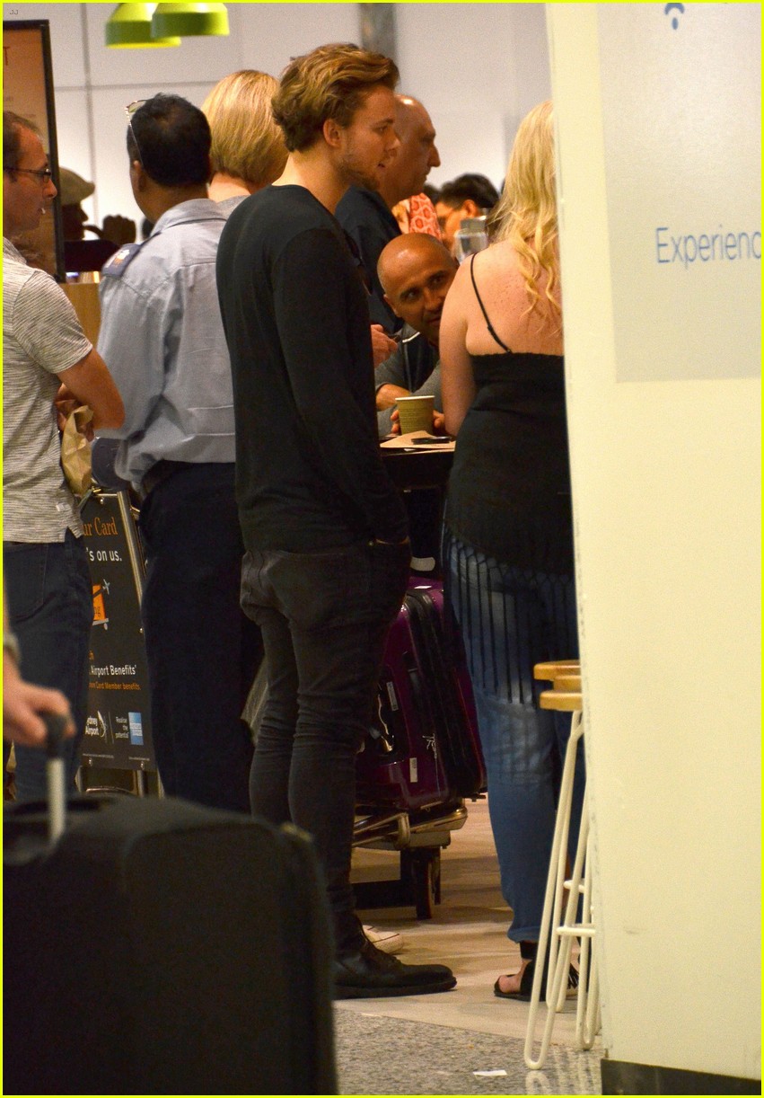 5SOS Member Ashton Irwin Returns Home for the Holidays in Australia