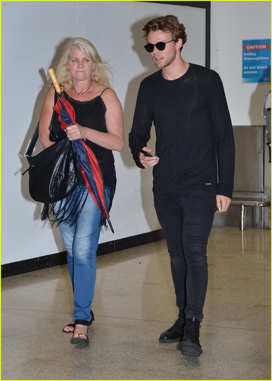 5SOS Member Ashton Irwin Returns Home for the Holidays in Australia