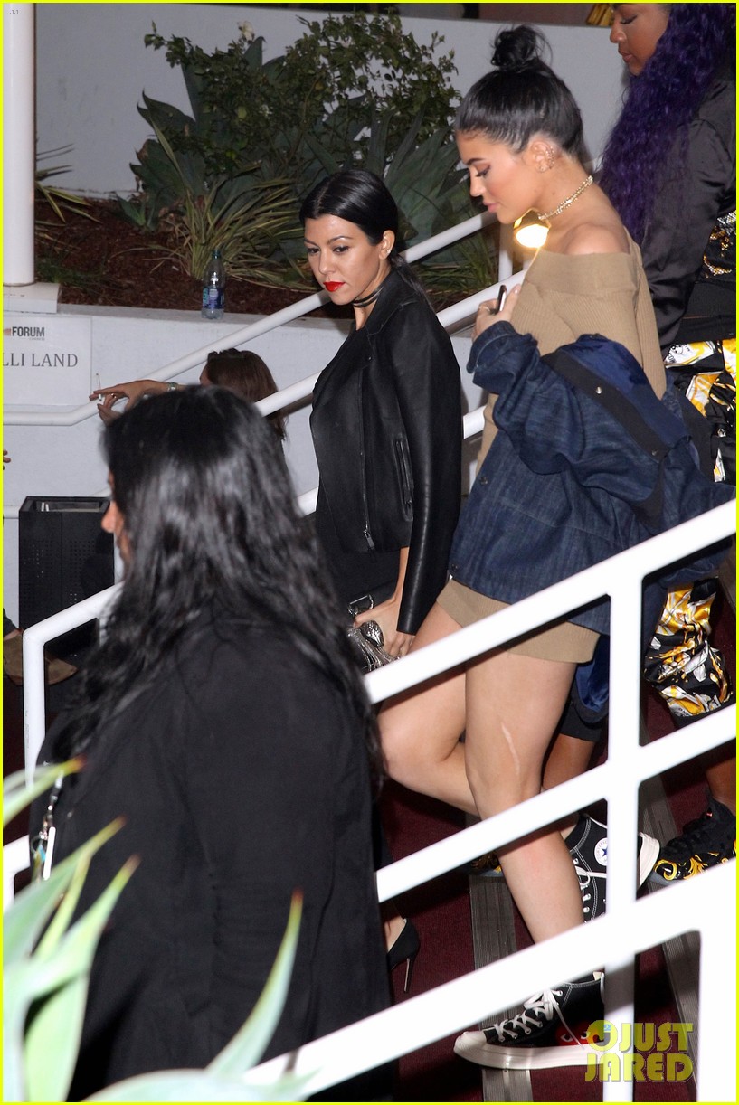 Kylie Jenner Gives Kendall & Cara Delevingne Piggyback Rides at The Weeknd Concert