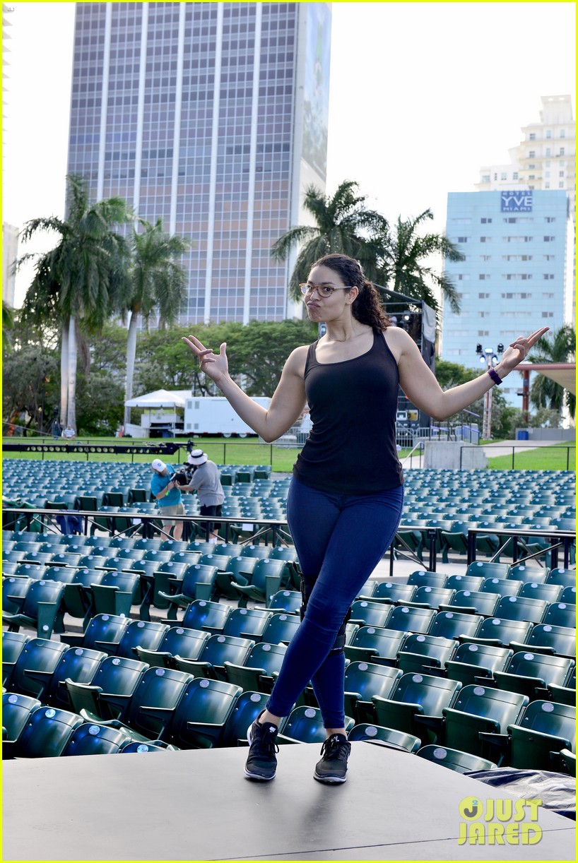 Jordin Sparks & Pia Mia Get Ready for New Year's Eve in Miami