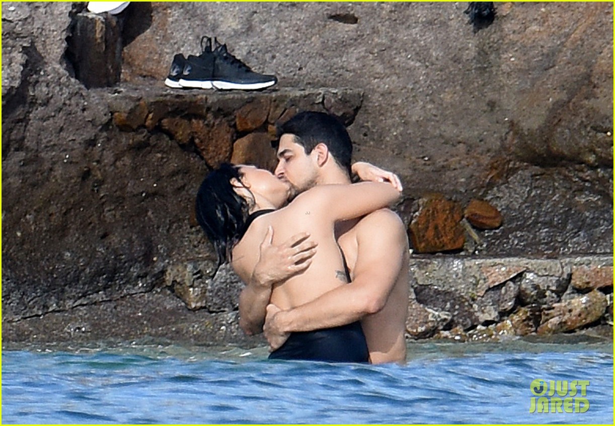 Demi Lovato Recreates 'Dirty Dancing' Water Scene with Wilmer Valderrama!