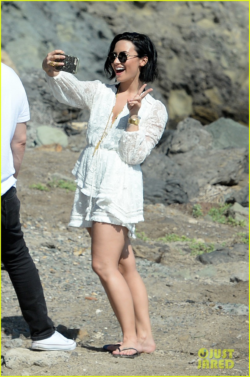 Demi Lovato Recreates 'Dirty Dancing' Water Scene with Wilmer Valderrama!