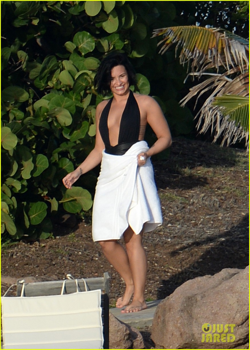 Demi Lovato Gets Into Fake Fight with Wilmer Valderrama! 