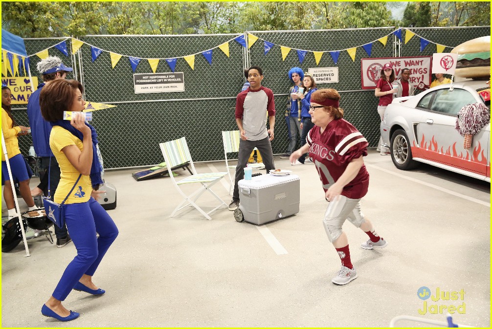 Billy Unger Shows Off Team Spirit On Tonight's 'Lab Rats: Bionic Island'