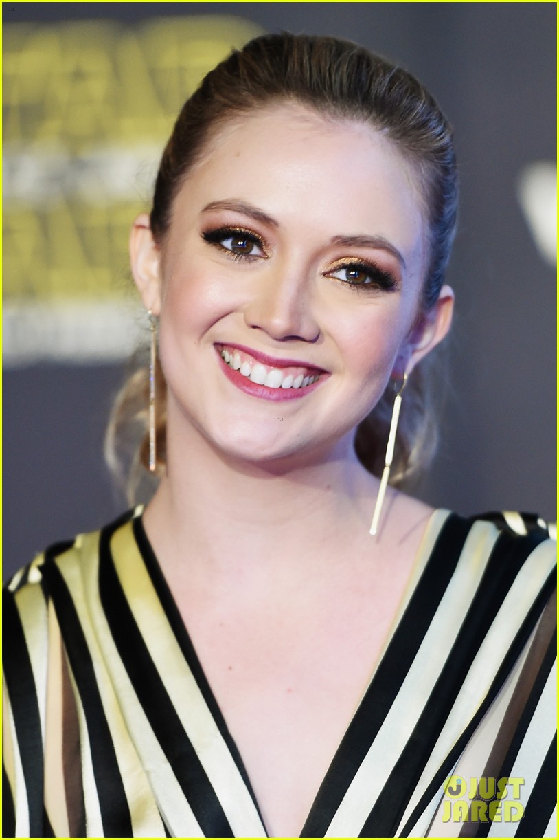 Daisy Ridley & John Boyega Premiere 'Star Wars' with Billie Lourd!