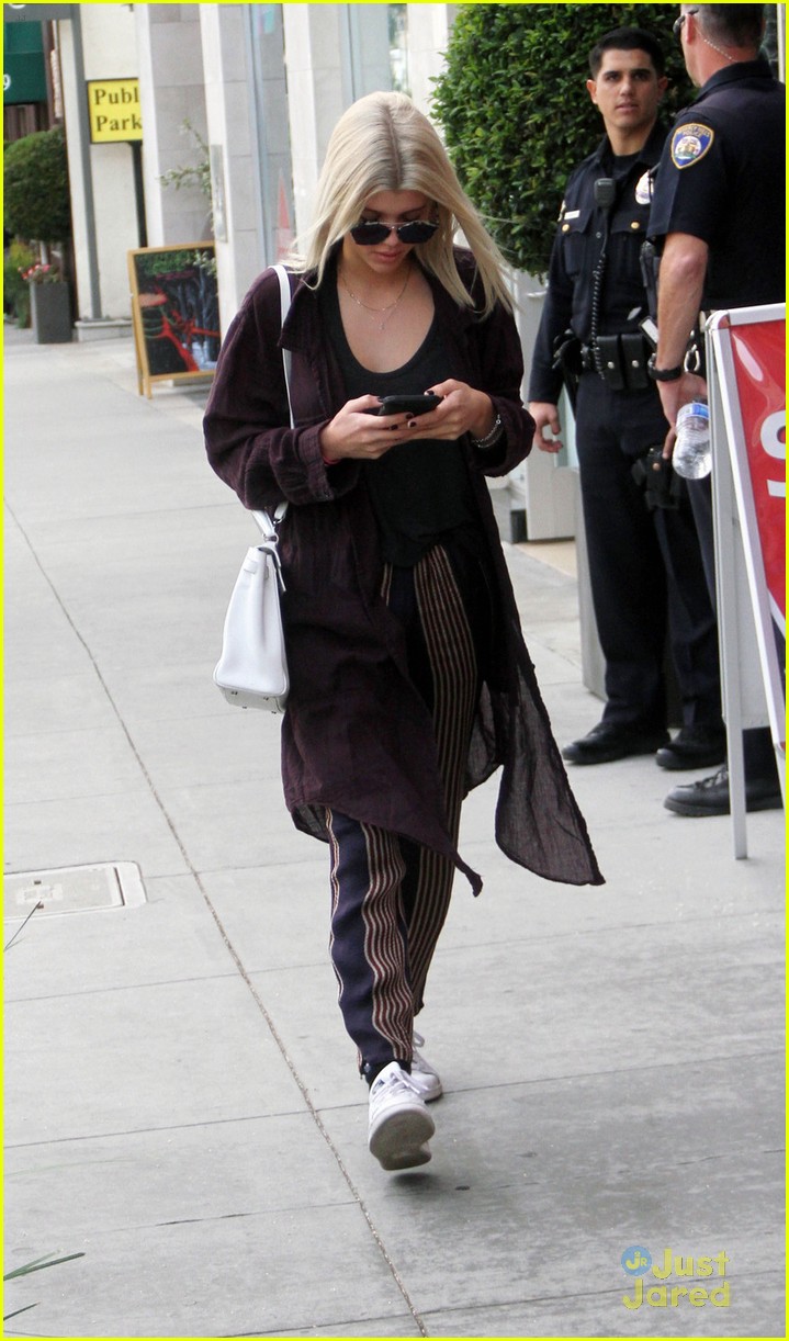 Sofia Richie Goes Back To Blonde For Holiday Season