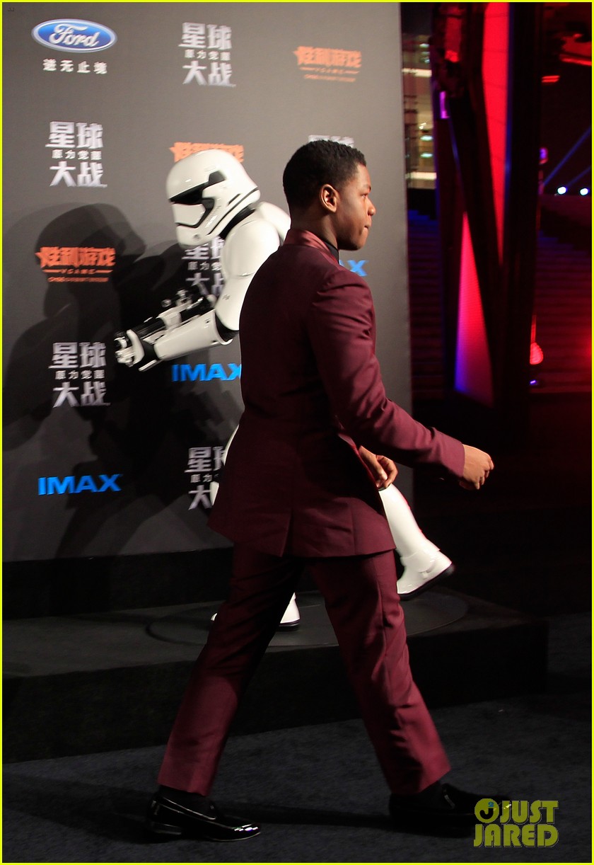 Daisy Ridley Premieres 'Star Wars' in China With John Boyega