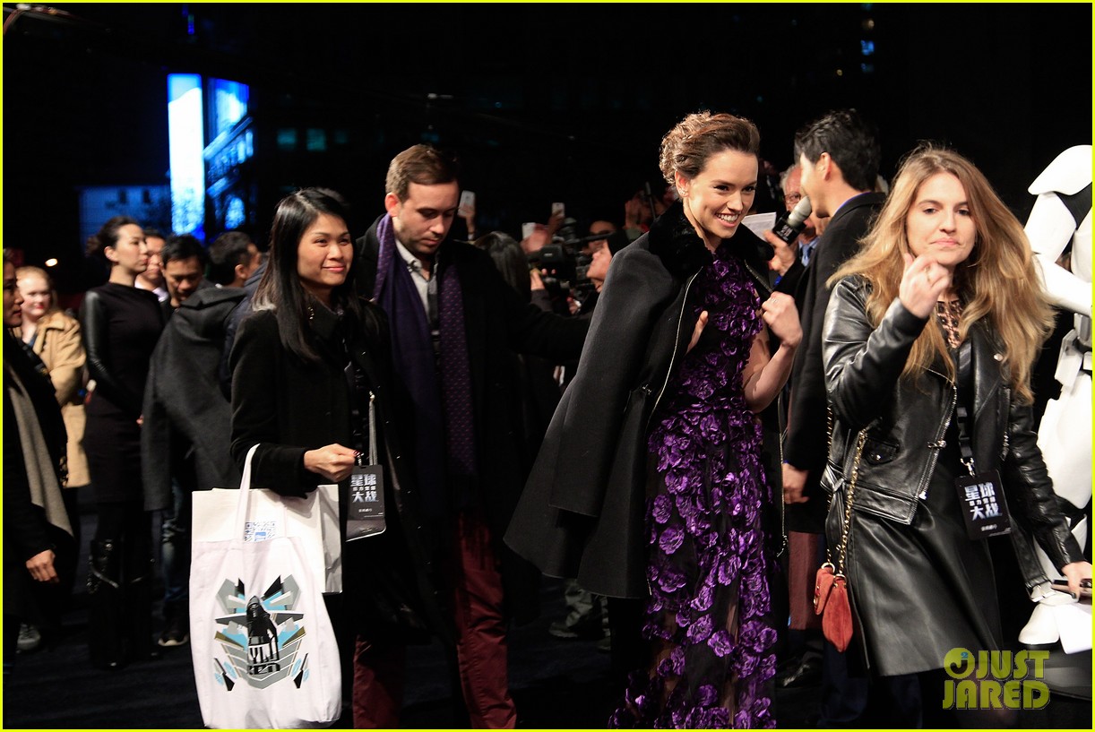 Daisy Ridley Premieres 'Star Wars' in China With John Boyega