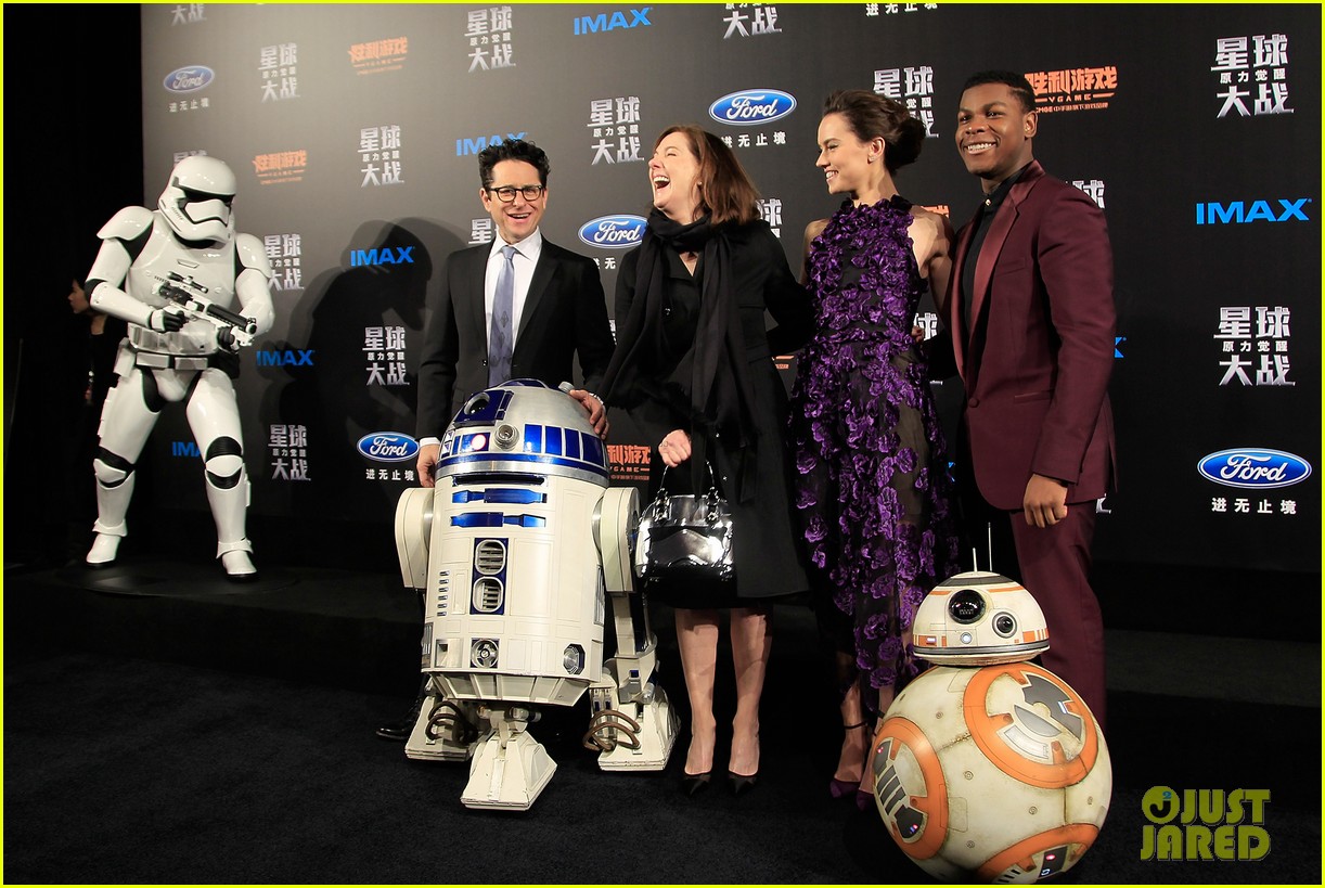 Daisy Ridley Premieres 'Star Wars' in China With John Boyega