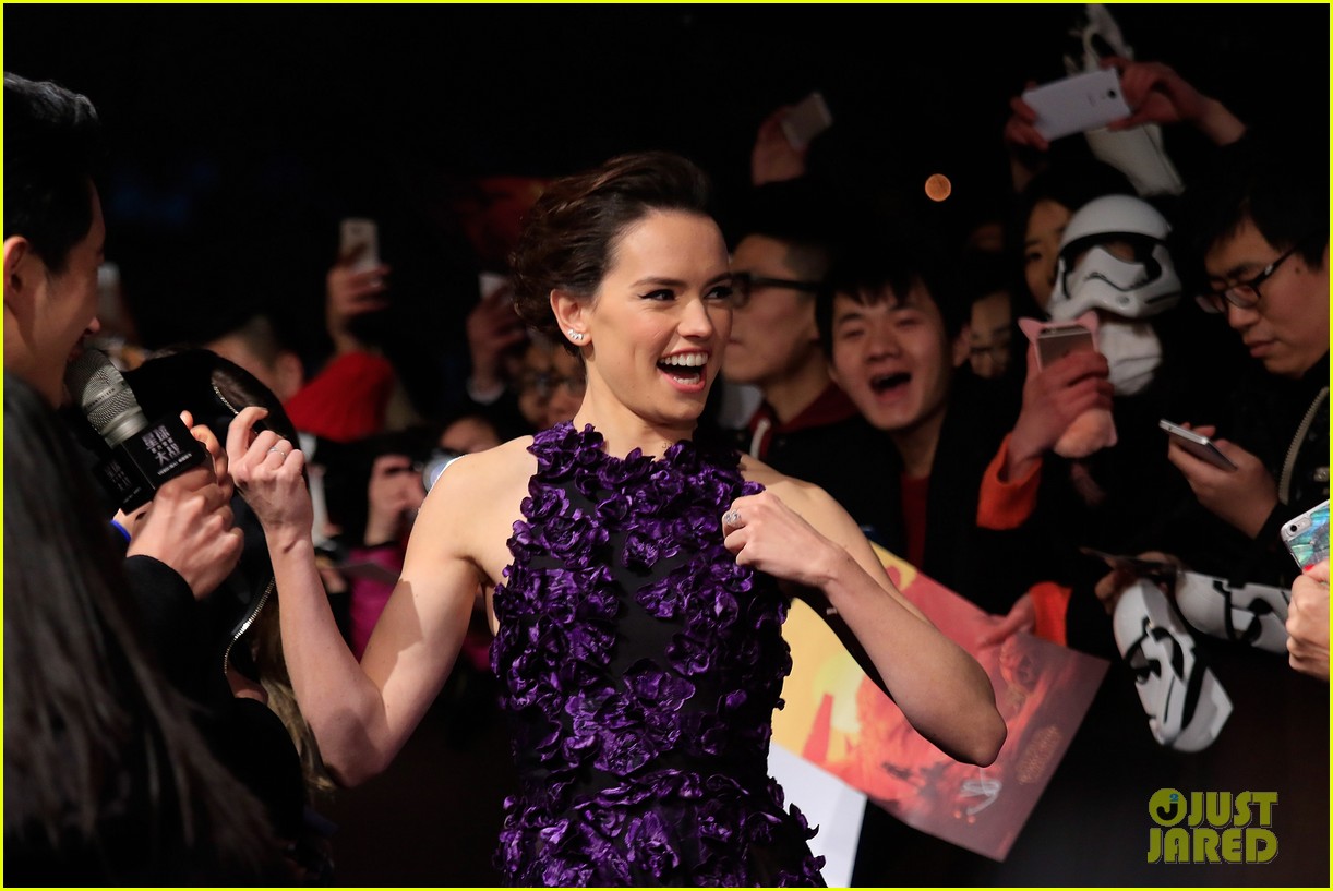 Daisy Ridley Premieres 'Star Wars' in China With John Boyega