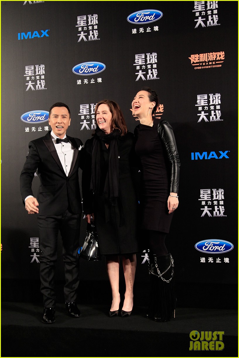Daisy Ridley Premieres 'Star Wars' in China With John Boyega