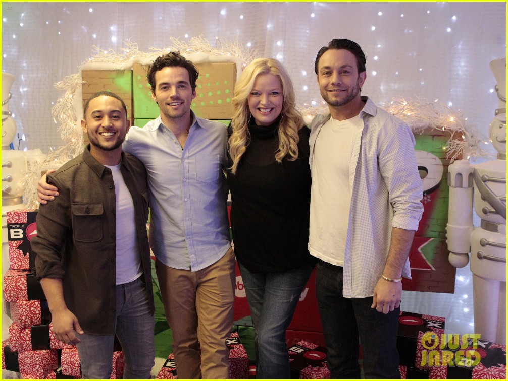 Tahj Mowry & Ian Harding Surprise CHLA Patients with a Pizza Party & Presents for Pop-Up Santa