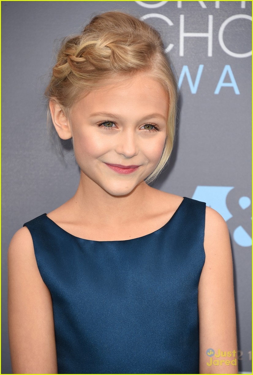 Alyvia Alyn Lind & Social Star Maddi Bragg Step Out For the Critics' Choice Awards 2016