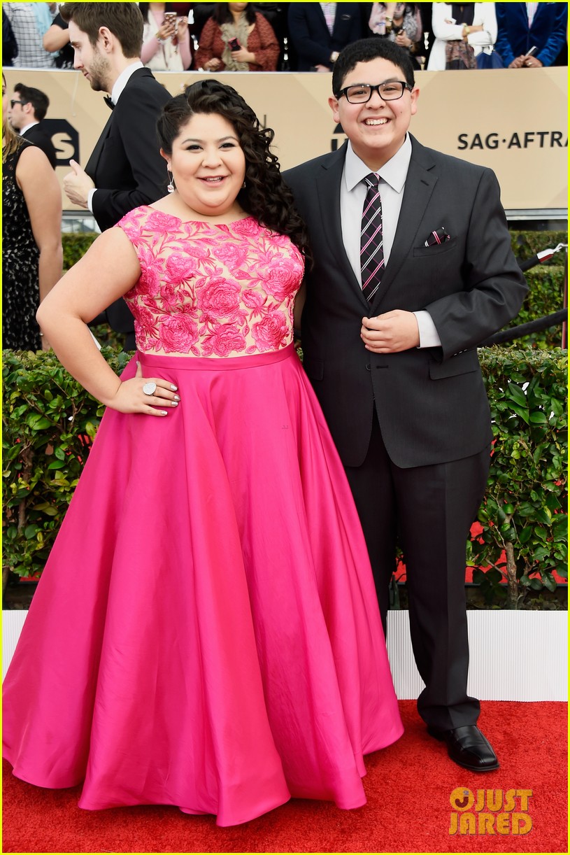 Rico Rodriguez Takes Sister Raini & Ariel Winter To SAG Awards 2016