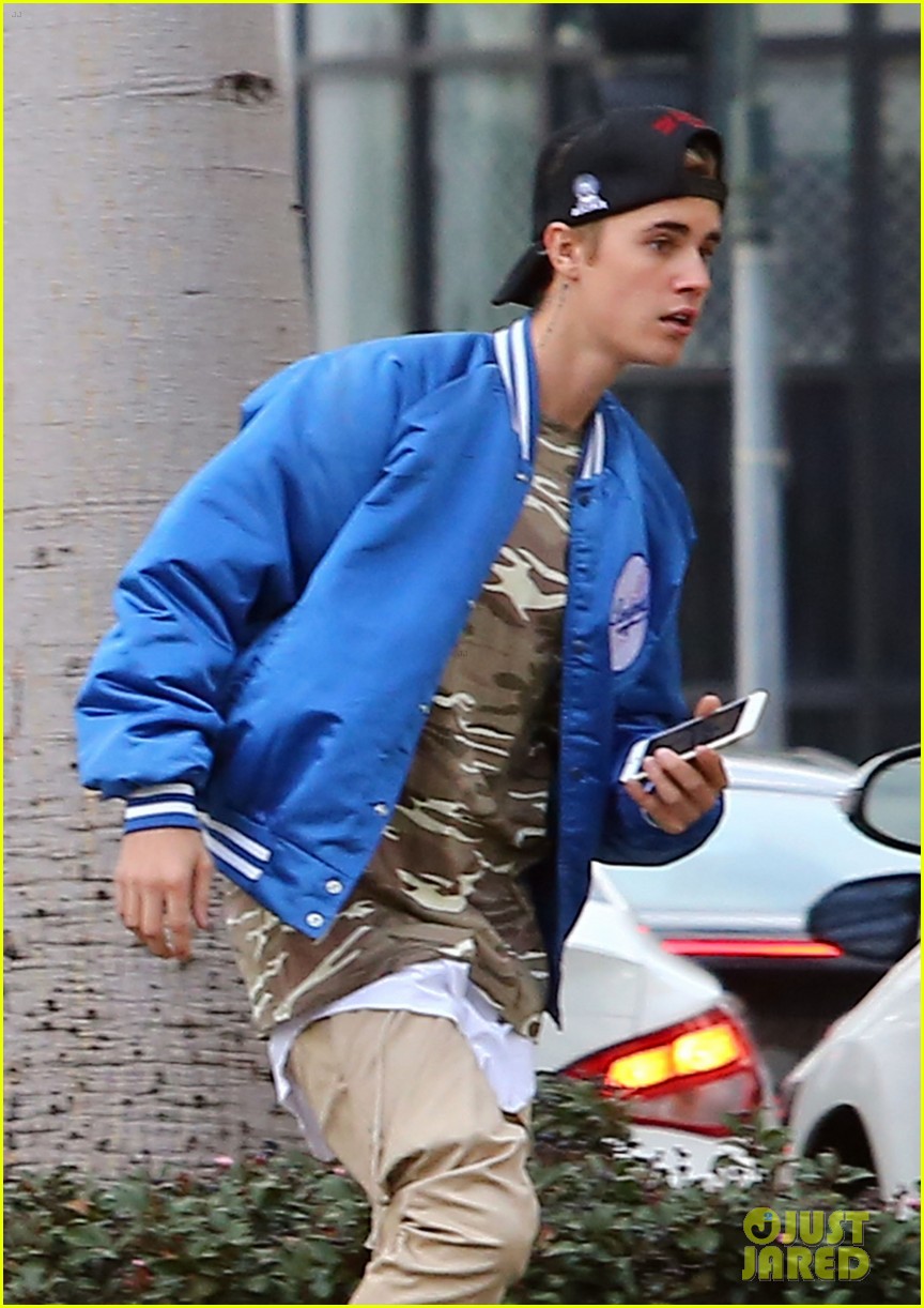 Justin Bieber's 'Sorry' Tops Billboard's Hot 100, Beating Adele's 'Hello'!