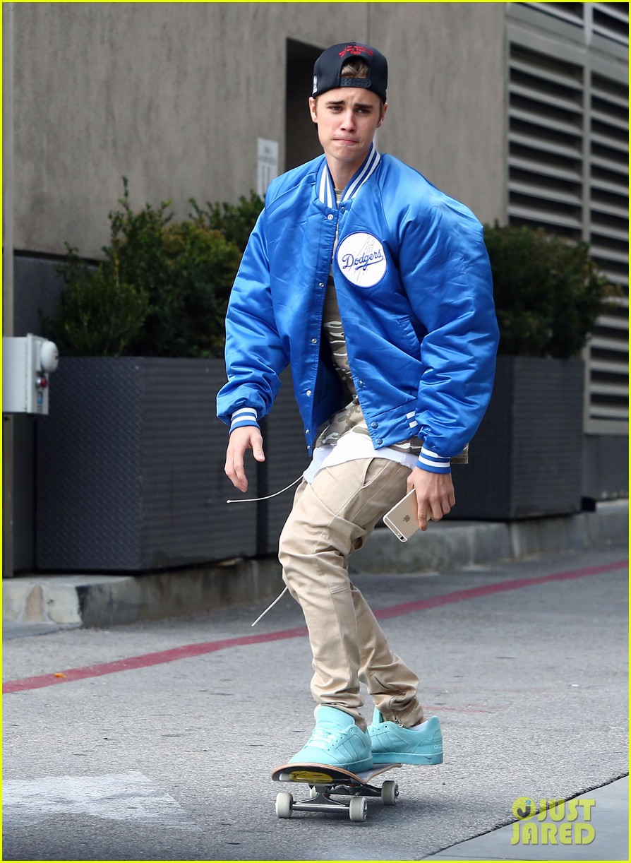 Justin Bieber's 'Sorry' Tops Billboard's Hot 100, Beating Adele's 'Hello'!