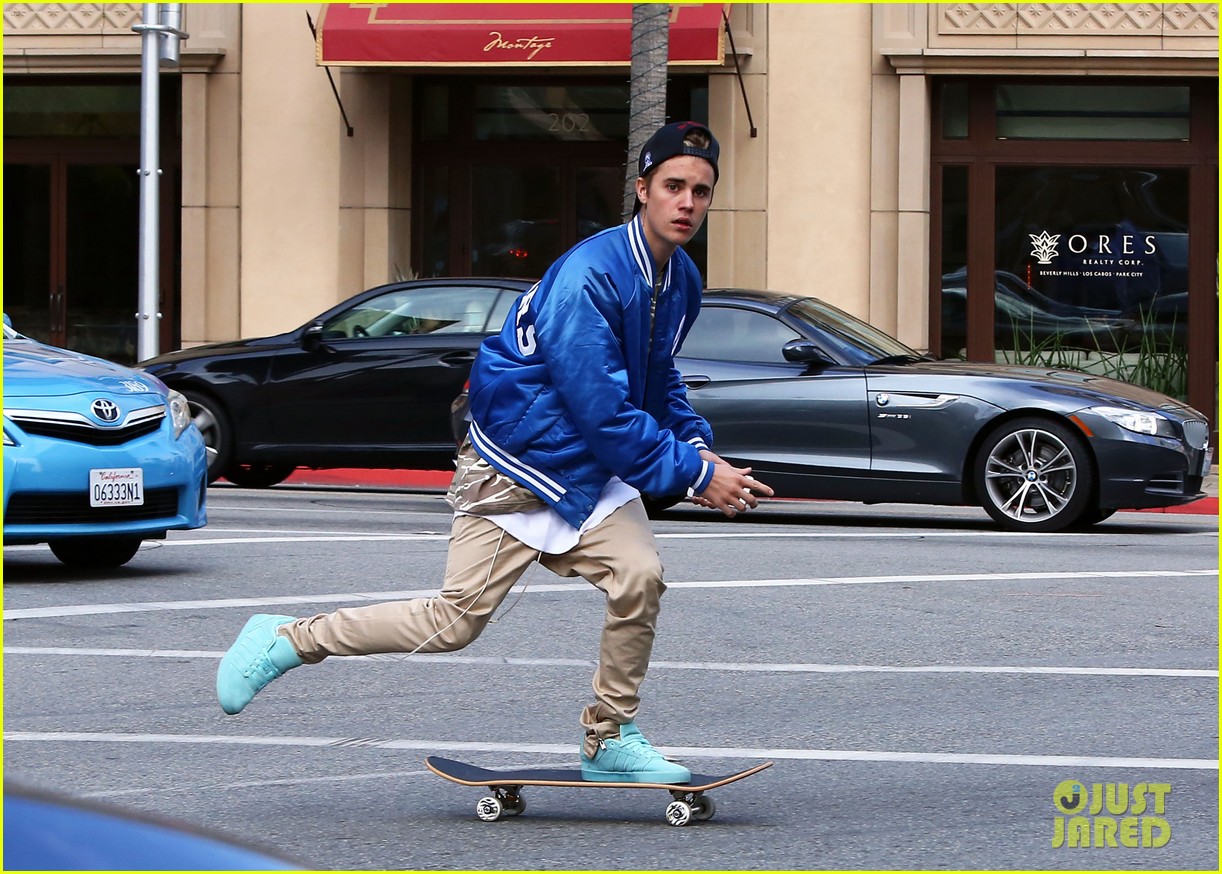 Justin Bieber's 'Sorry' Tops Billboard's Hot 100, Beating Adele's 'Hello'!