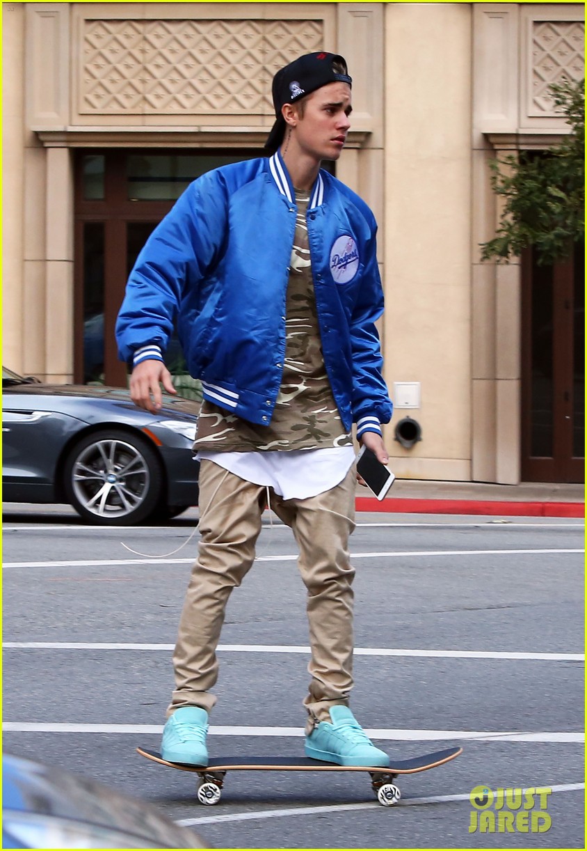 Justin Bieber's 'Sorry' Tops Billboard's Hot 100, Beating Adele's 'Hello'!