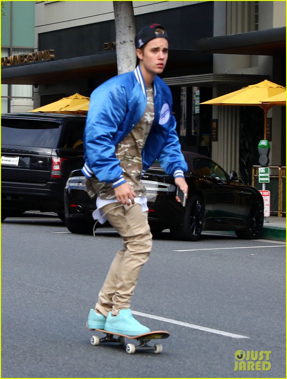 Justin Bieber's 'Sorry' Tops Billboard's Hot 100, Beating Adele's 'Hello'!