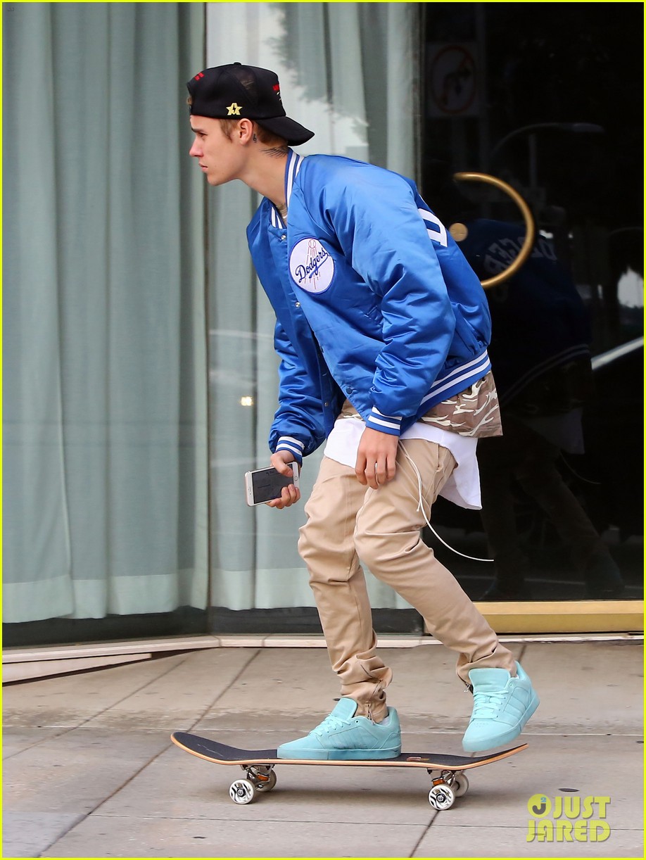 Justin Bieber's 'Sorry' Tops Billboard's Hot 100, Beating Adele's 'Hello'!