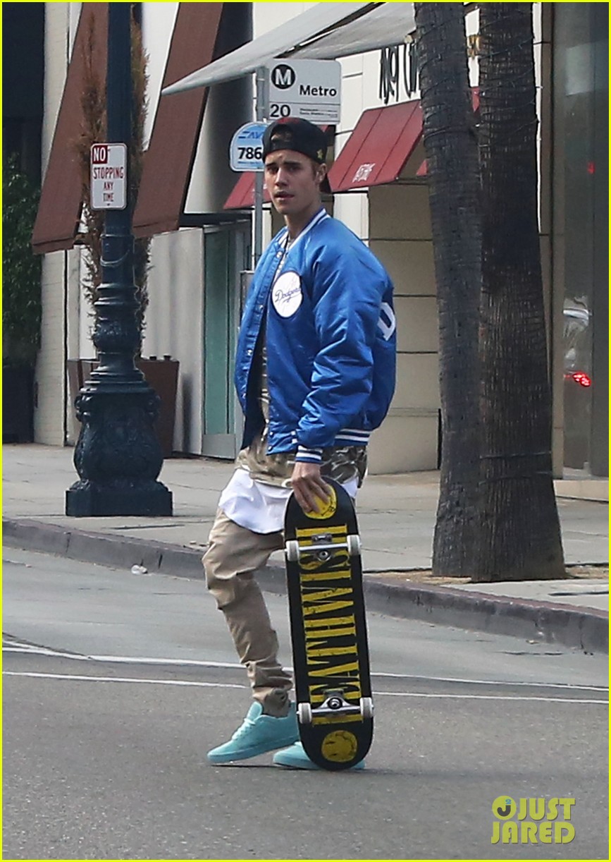 Justin Bieber's 'Sorry' Tops Billboard's Hot 100, Beating Adele's 'Hello'!