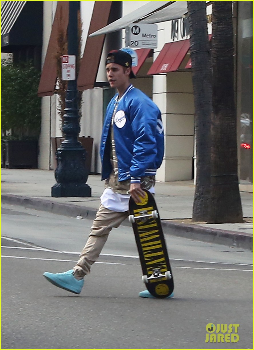 Justin Bieber's 'Sorry' Tops Billboard's Hot 100, Beating Adele's 'Hello'!