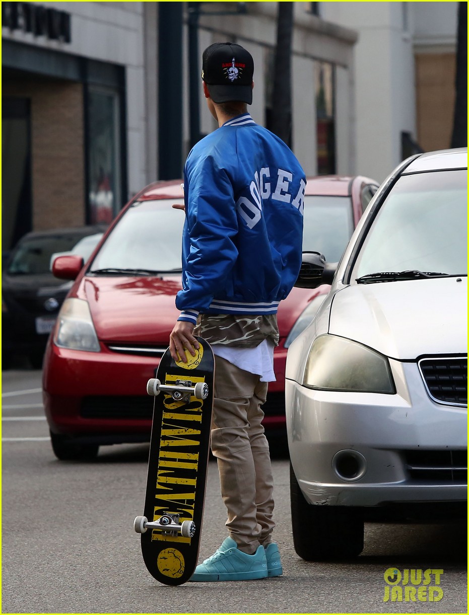 Justin Bieber's 'Sorry' Tops Billboard's Hot 100, Beating Adele's 'Hello'!