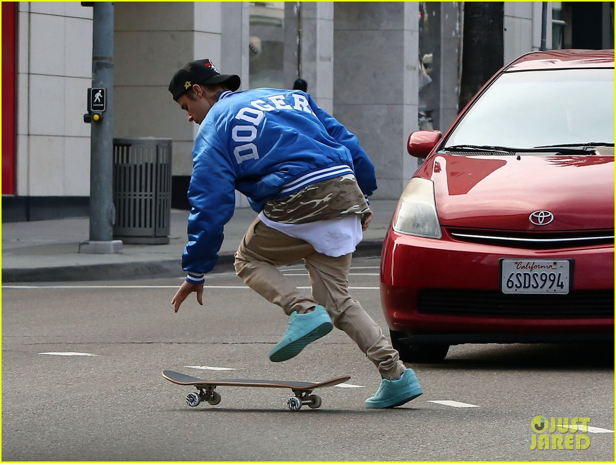 Justin Bieber's 'Sorry' Tops Billboard's Hot 100, Beating Adele's 'Hello'!