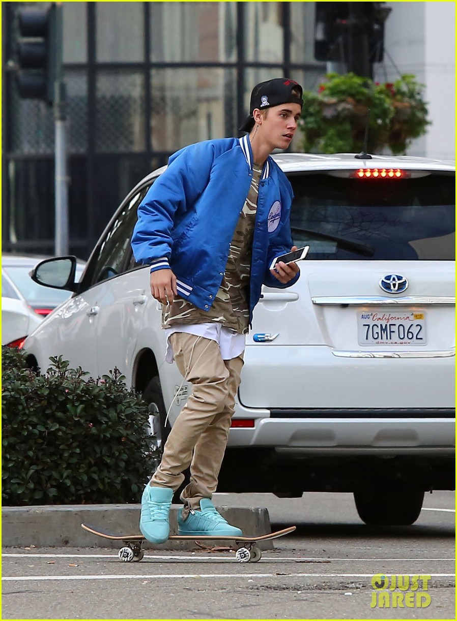 Justin Bieber's 'Sorry' Tops Billboard's Hot 100, Beating Adele's 'Hello'!