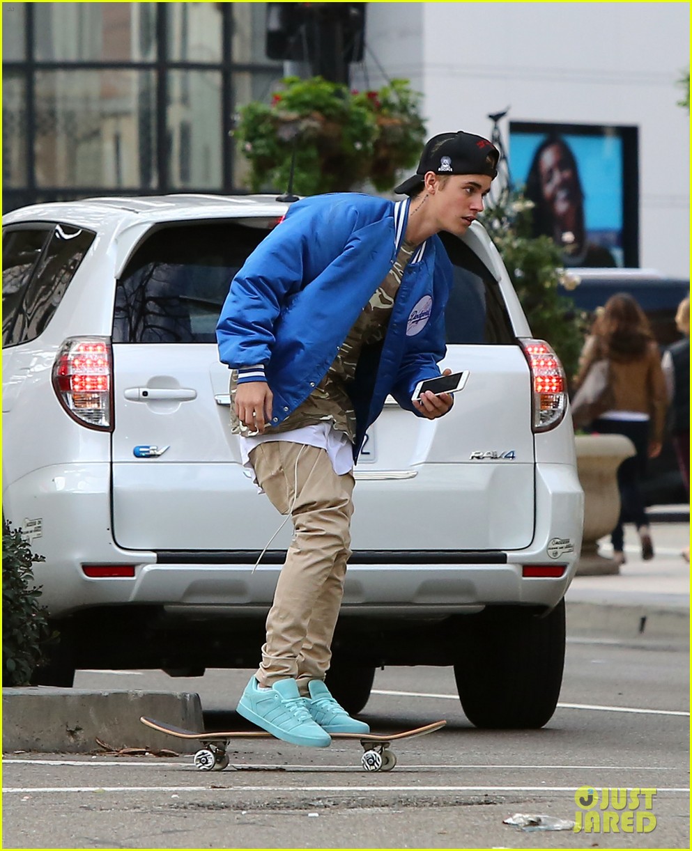 Justin Bieber's 'Sorry' Tops Billboard's Hot 100, Beating Adele's 'Hello'!