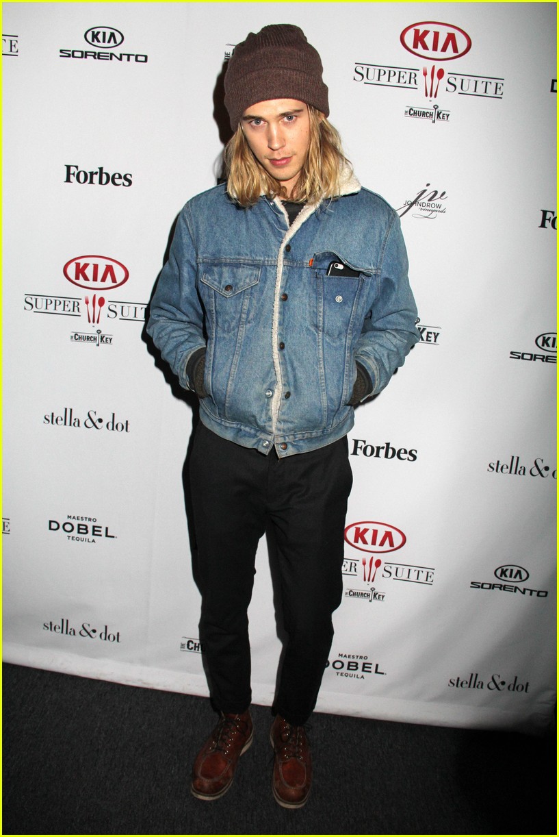 Watch Tyler Posey & Austin Butler Tackle Canadian Accents in First 'Yoga Hosers' Clip