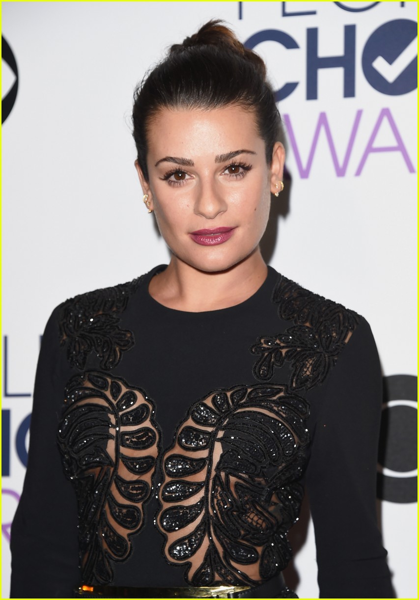 Lea Michele & Adam Devine Show Love for Chris Pratt's 'Glistening Abs' at People's Choice Awards